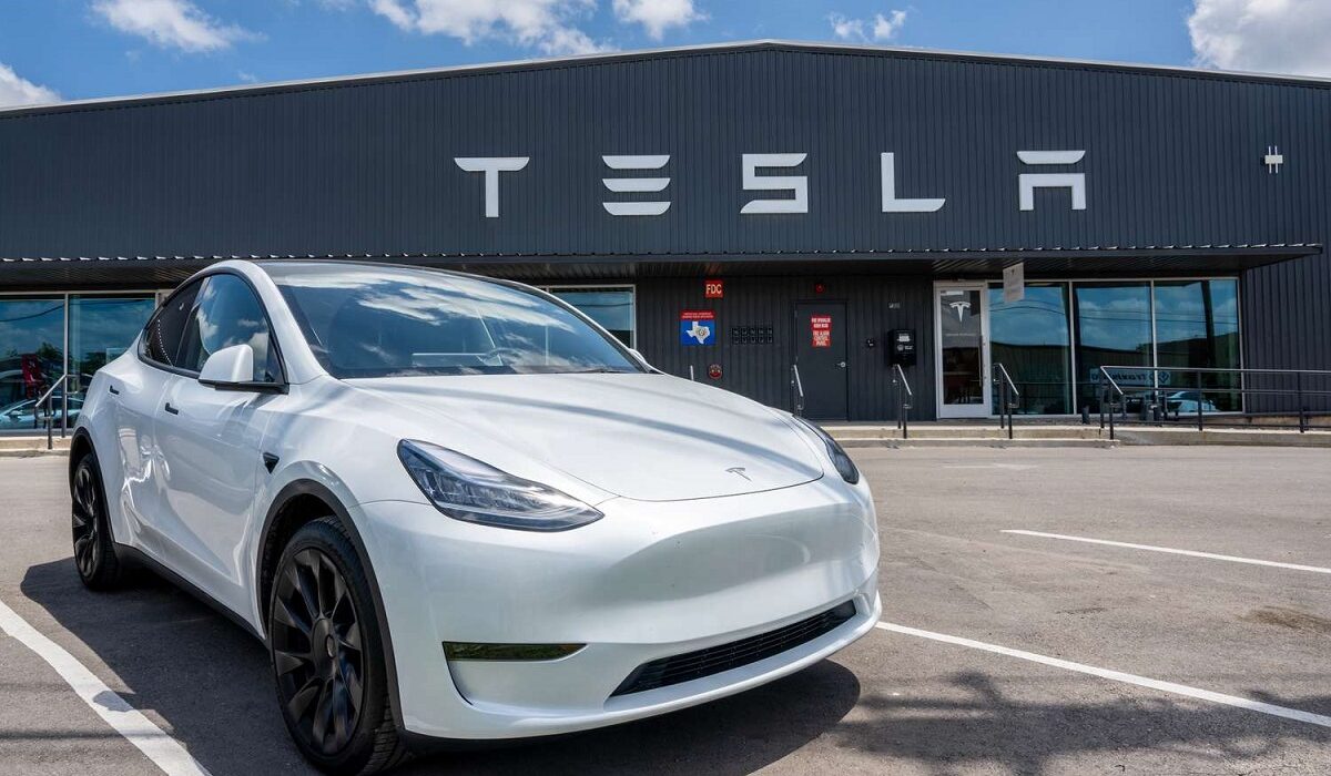 Виробники Tesla експерементують з додатками до авто