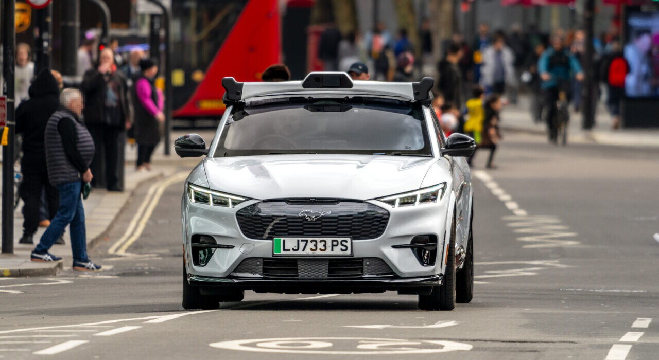 Uber планує впровадити безпілотні транспортні засоби з технологією Wayve
