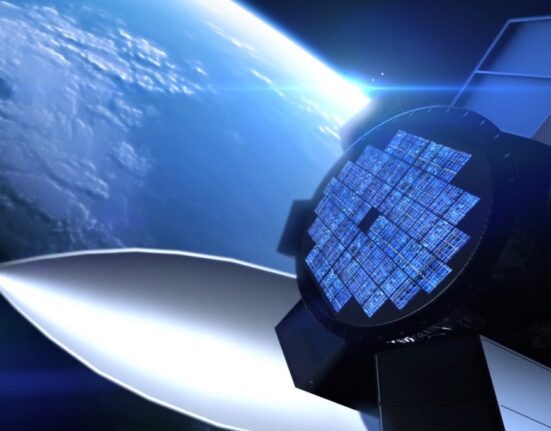 Комп'ютер також включає інтерфейс SpaceVPX і можливості Ethernet для передачі даних
