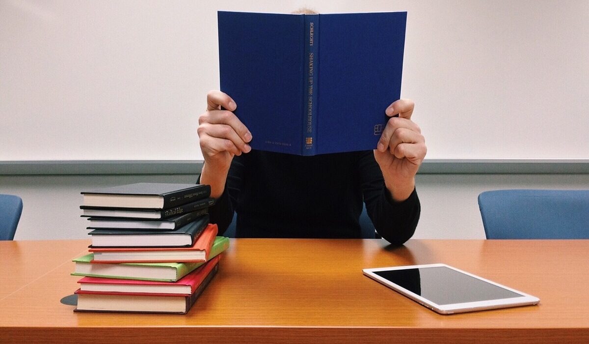 Книги для стартапів. Огляд літератури для розвитку стартапів.