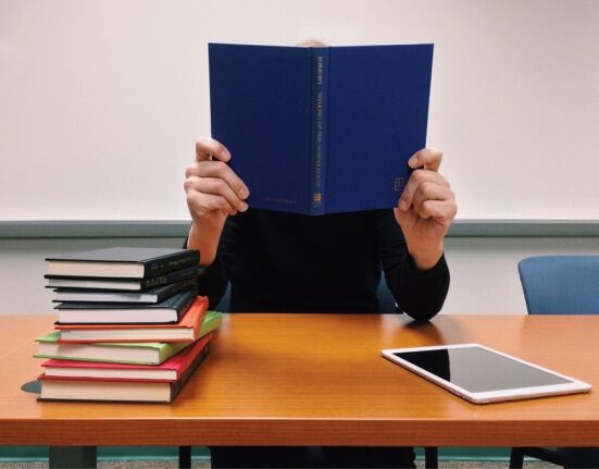 Книги для стартапів. Огляд літератури для розвитку стартапів.