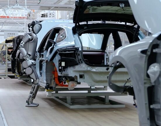 Людиноподібні роботи, такі як Walker S1, візьмуть на себе приблизно 20% робочого навантаження / UBTech