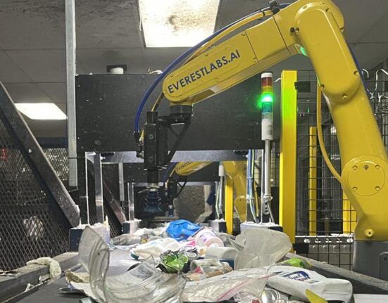 Завдяки програмному забезпеченню RecycleOS роботи використовують передовий комп’ютерний зір і механізми на основі всмоктування