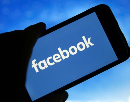 Facebook змінив наше спілкування Facebook об'єднала мільярди людей
