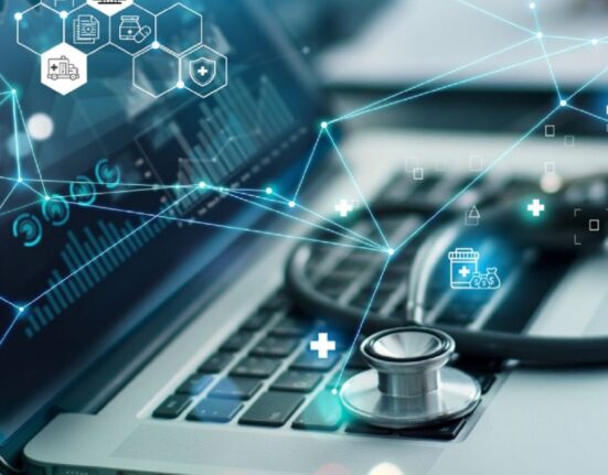 Компанія змінює свою стратегію, щоб інтегрувати більше AI у свою модель догляду за пацієнтами / istockphoto.com