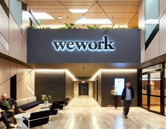 Історія стартапу WeWork: як прогоріла компанія і що в серіалі WeCrashed правда, а що ні?