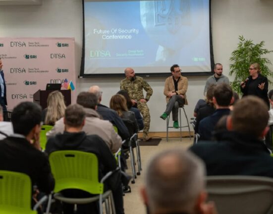 Deep Tech Security Accelerator – це проєкт, спрямований на посилення обороноздатності України шляхом підтримки інноваційних технологій
