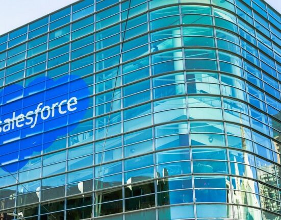 Salesforce продовжує адаптуватися до технологічних тенденцій, що розвиваються