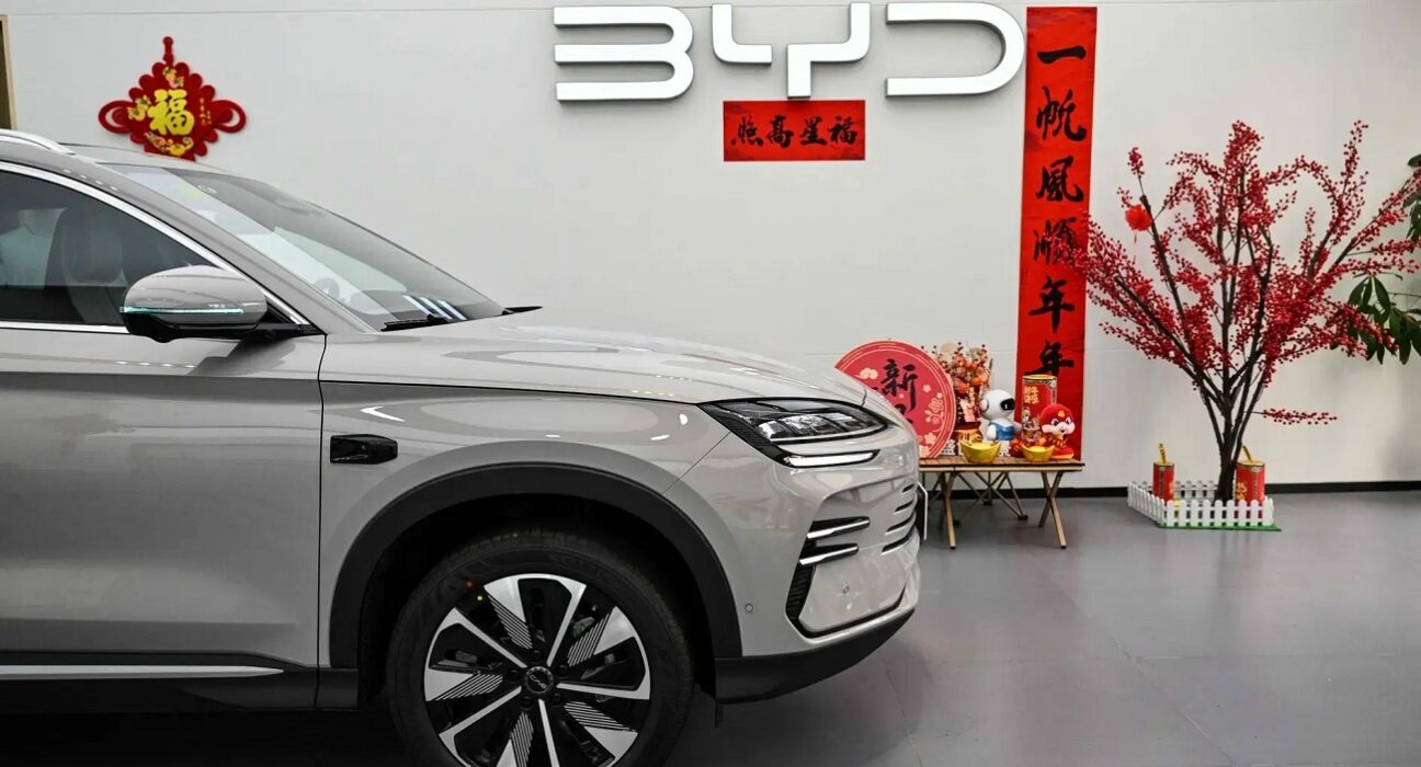 Увечері 17 березня на головній презентаційній події BYD представила свою нову «Super e-Platform» /Презентація BYD