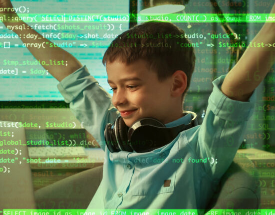 IT-курси для дітей: онлайн і офлайн навчання в Україні. Джерело: Depositphotos