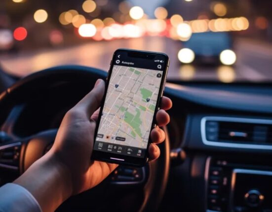 Uber є публічною компанією, акції якої котируються на Нью-Йоркській фондовій біржі під тікером UBER