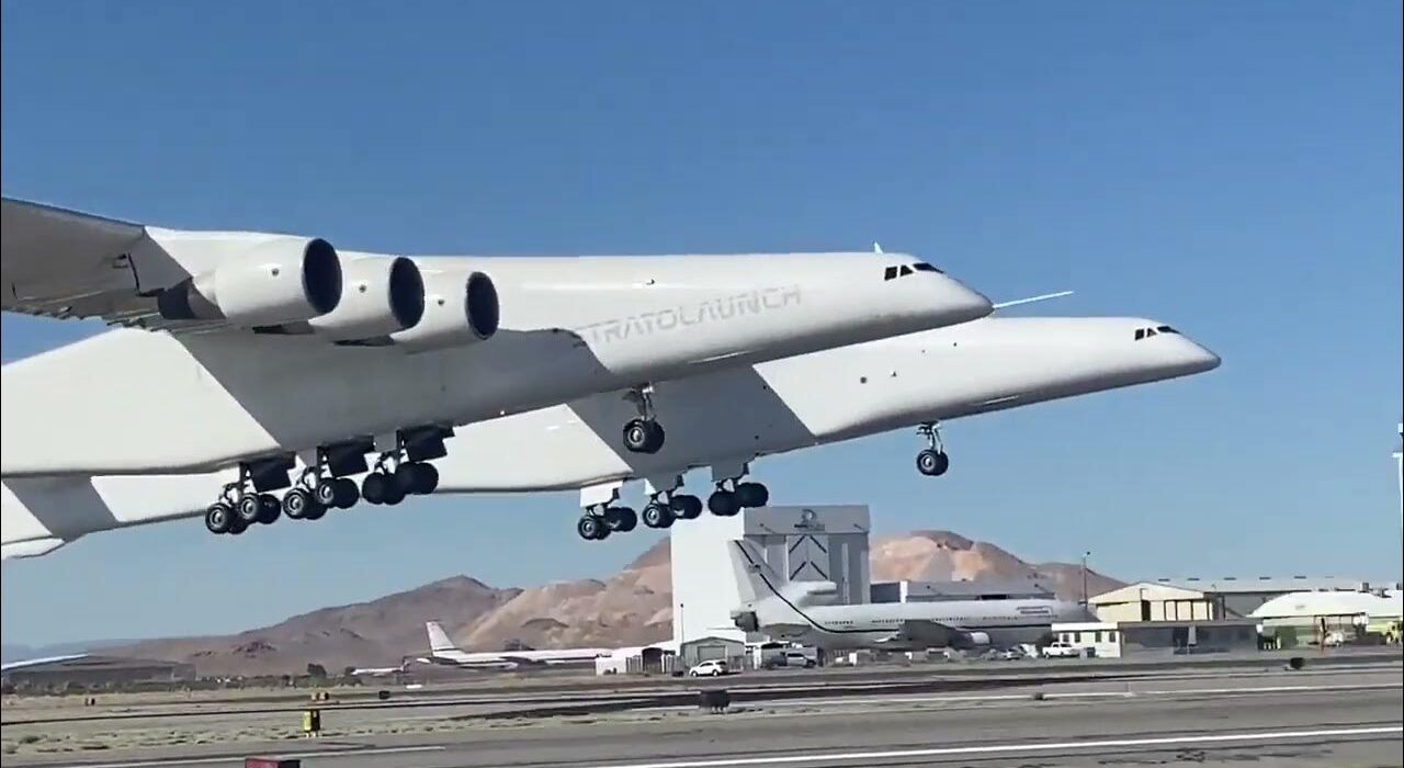 Stratolaunch, заснована у 2011 році співзасновником Microsoft Полом Алленом, спочатку була спрямована на запуск ракет з повітря