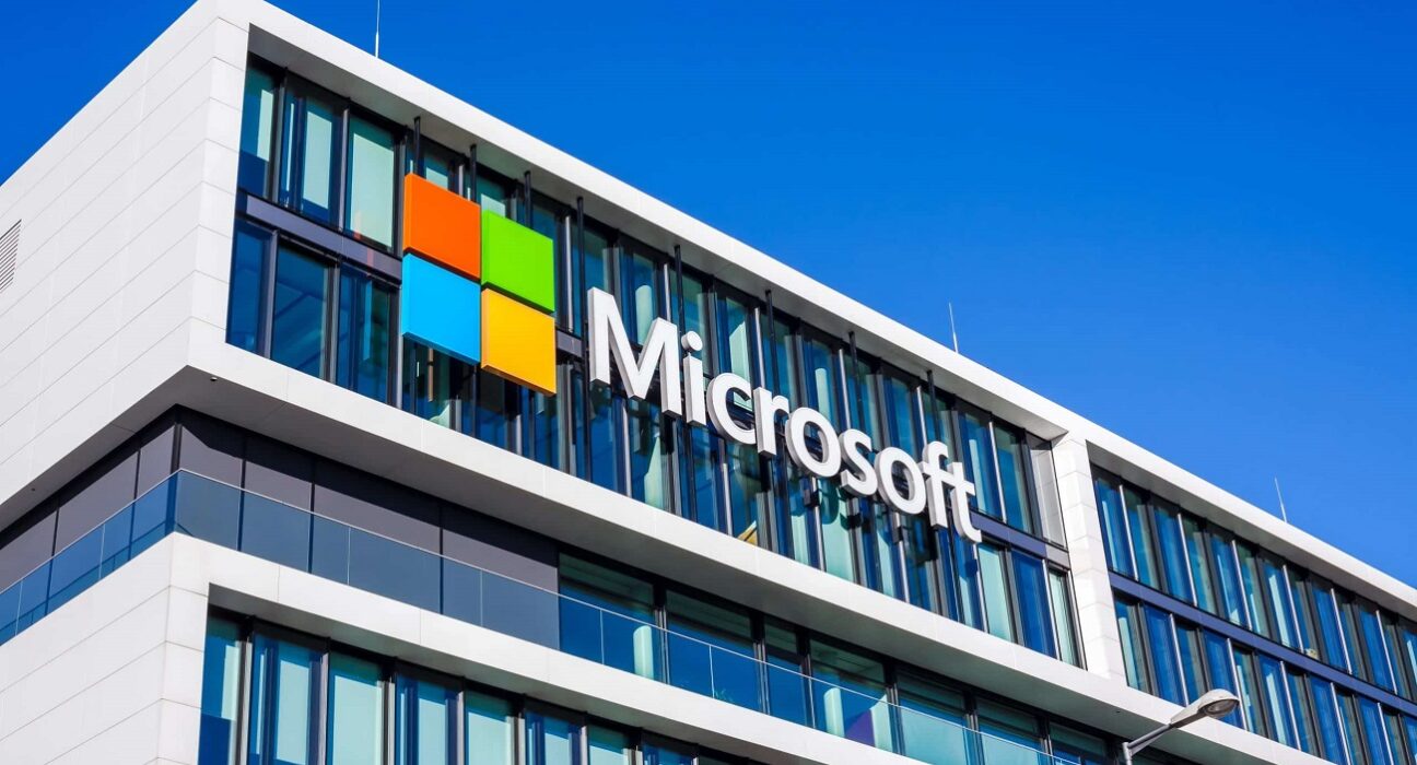 Технологічна корпорація Microsoft заявила про уповільнення або призупинення будівництва деяких своїх центрів обробки даних