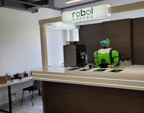 Стартап RoboL Robotics створює автономні кав’ярні із роботами-баристами