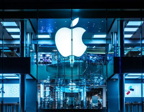 OpenAI створила першу серйозну конкурентну загрозу для Apple Inc. за два десятиліття