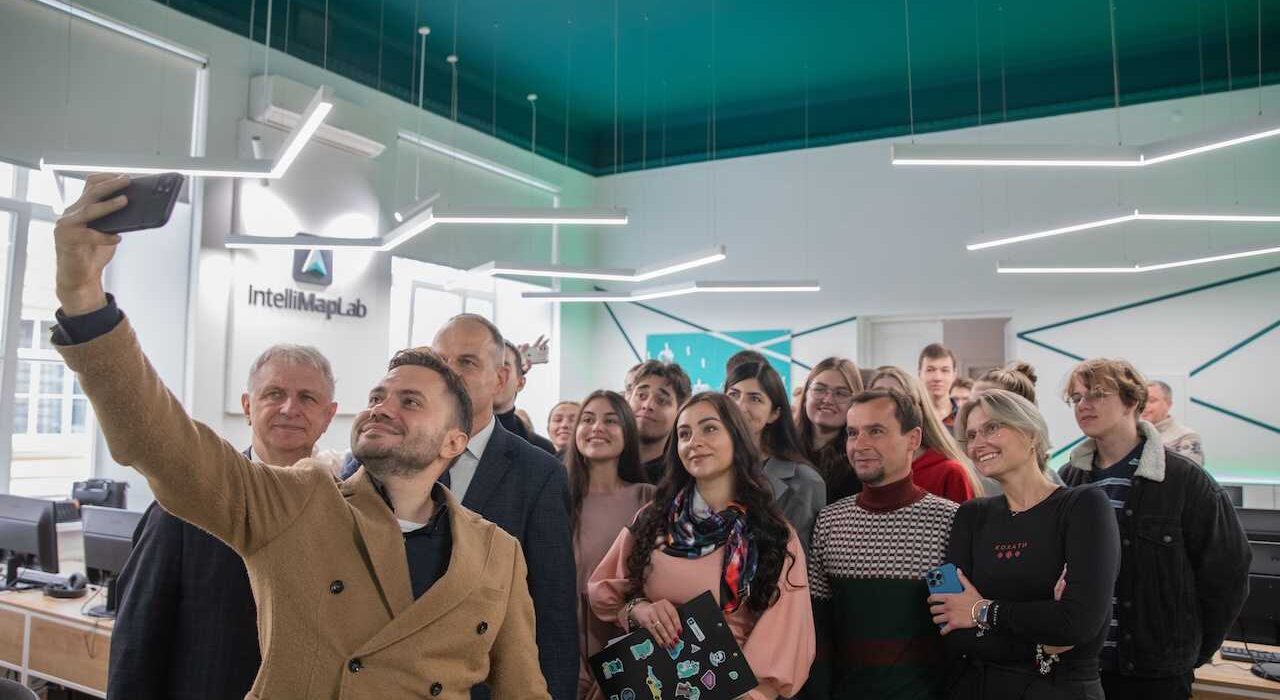 Не так давно Intellias відкрила лабораторію IntelliMapLab для студентів ЛНУ