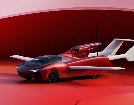 AirCar 2 має повністю композитну конструкцію та двигун потужністю 300 к.с.