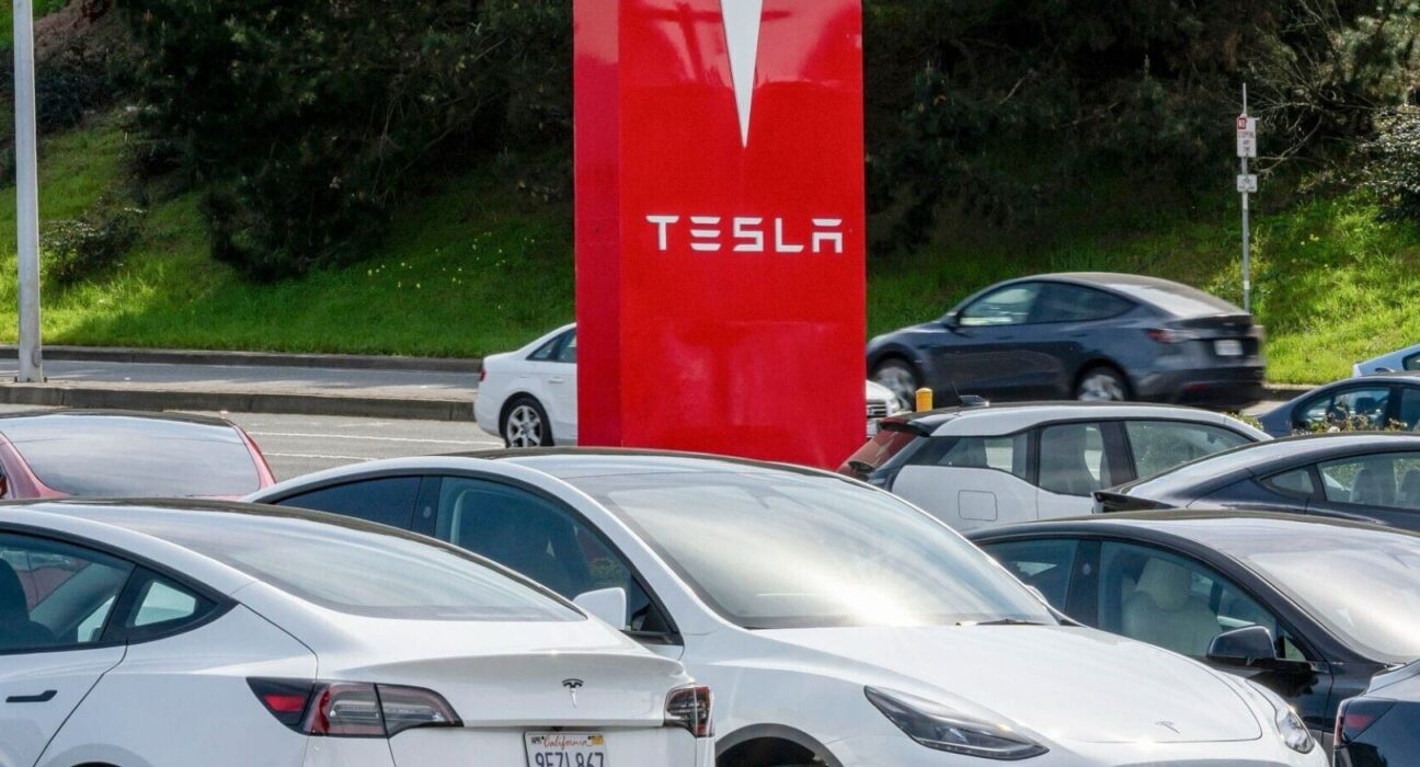 Компанія Tesla