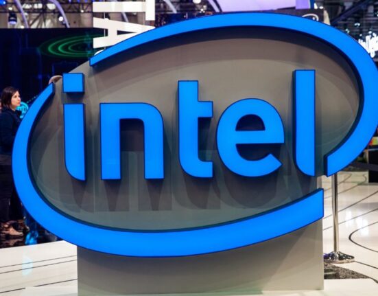 Раніше Intel оголосила про досягнення угод про створення чіпів для Microsoft та Amazon
