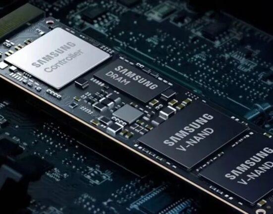 Американська компанія Tesla підписала контракт із Samsung Electronics