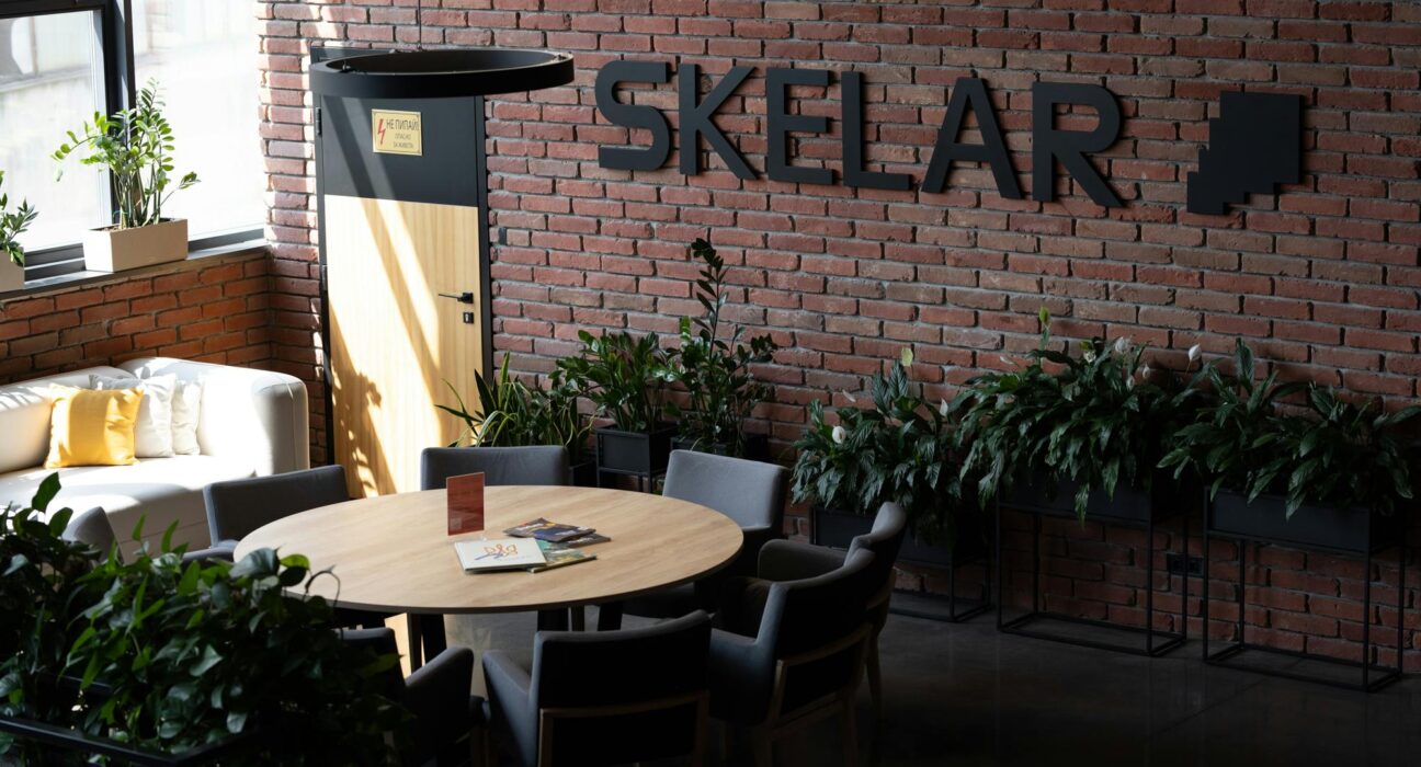Українська SKELAR
