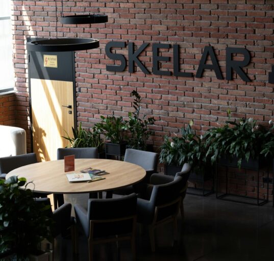 Українська SKELAR