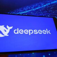 DeepSeek залучає інвестиції