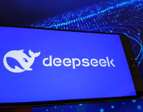 DeepSeek залучає інвестиції