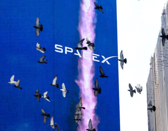 Акції SpaceX зросли після зняття перших обмежень на продаж