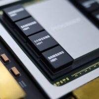 Samsung підвищила ціни на виробництво чипів до 15%