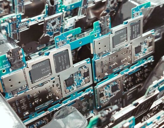 Qualcomm уклала з Amazon угоду на чипи для ШІ на $60 млрд