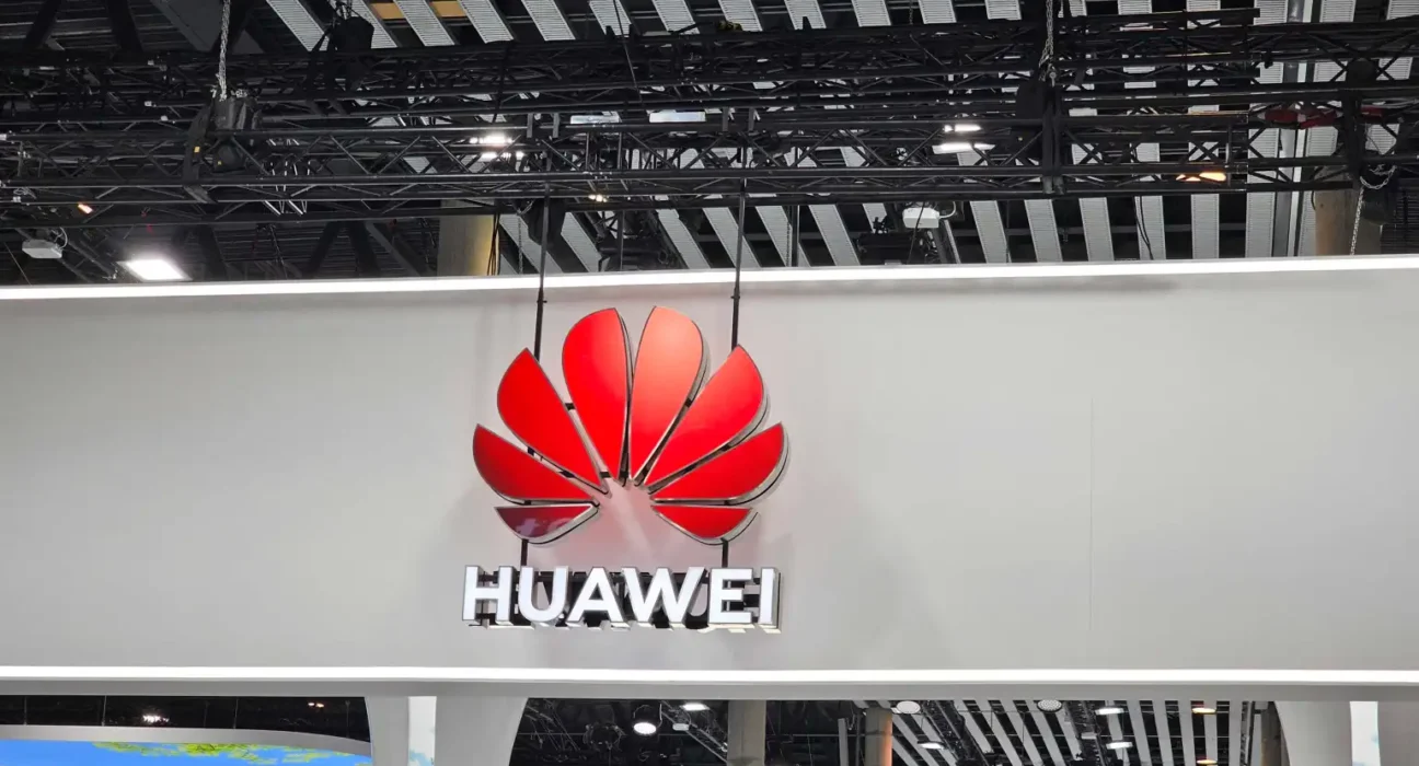 Huawei прискорює запуск чіпа Ascend 960DT