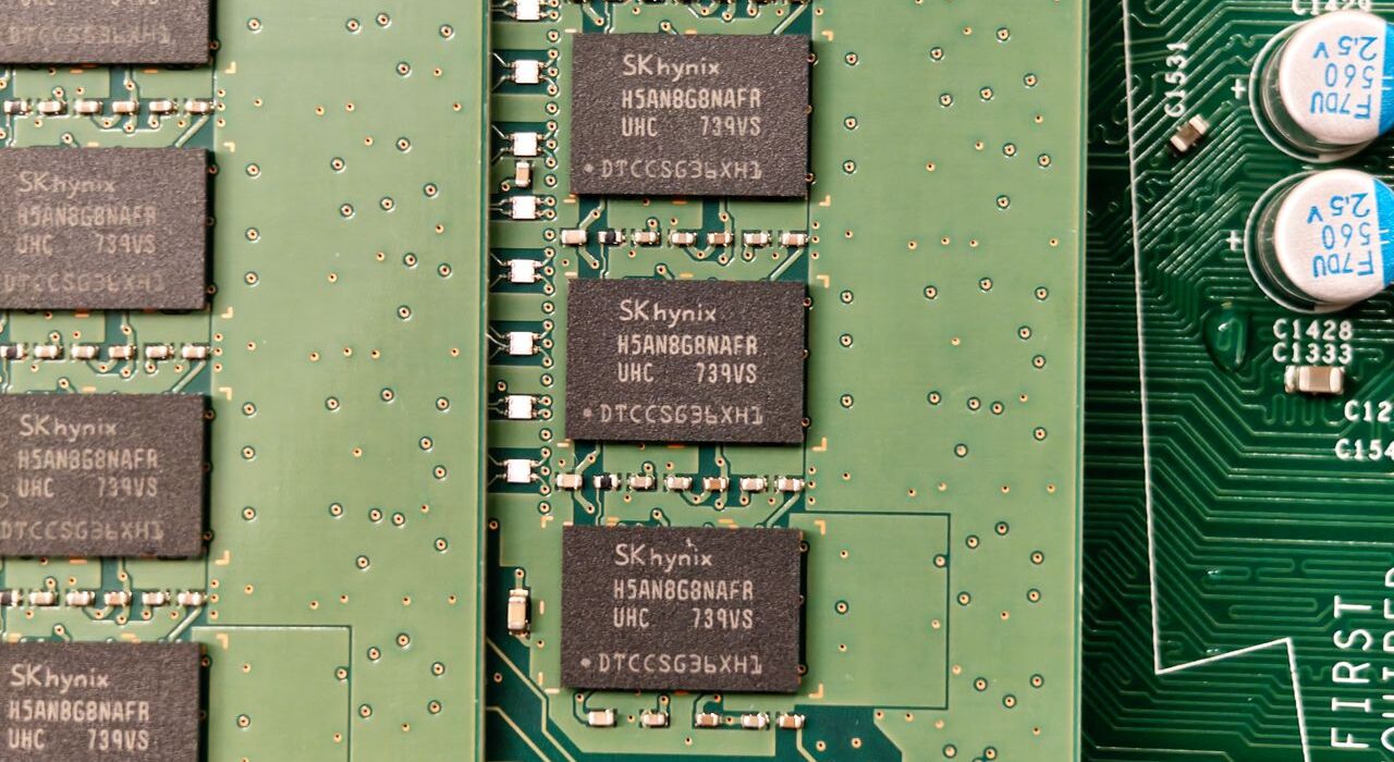SK Hynix обговорює з Intel виробництво чипів пам’яті у США