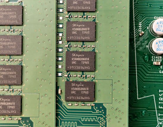 SK Hynix обговорює з Intel виробництво чипів пам’яті у США