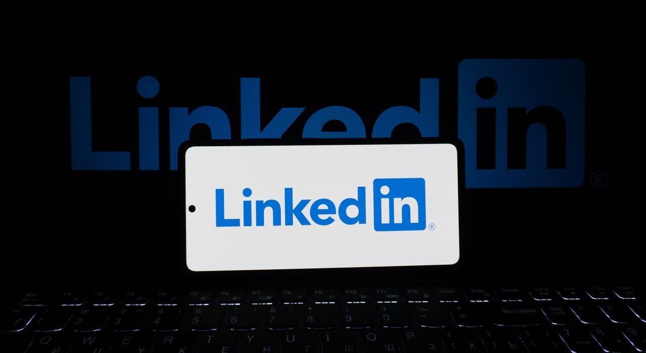LinkedIn використовує ШІ для перевірки профілів