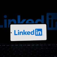 LinkedIn використовує ШІ для перевірки профілів