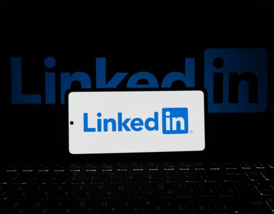 LinkedIn використовує ШІ для перевірки профілів